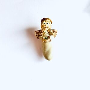 1998 Gb Beige/gold Resin Angel Holds Birthstone